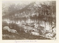 Hotel Monte d'Oro in Vizzavona in een besneeuwd berglandschap