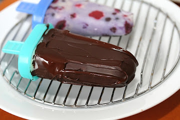 White Chocolate and Berry Popsicles