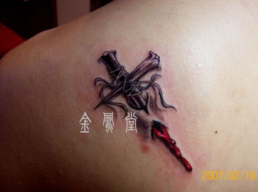 It is a popular trick in tattoo designs at 448 PM Labels shoulder tattoo