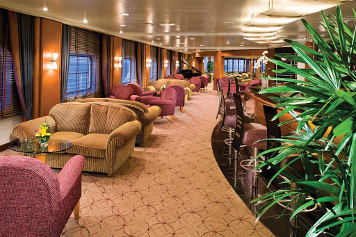 Seven Seas Voyager's Horizon Lounge, where resident musicians will entertain you during your cruise.