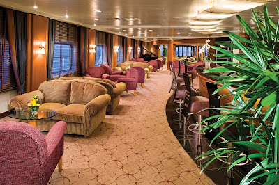 Seven Seas Voyager's Horizon Lounge, where resident musicians will entertain you during your cruise.