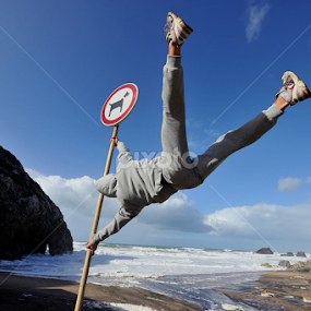 Muito Vento hoje na Praia da Adraga...e Praia.,mal existe !!!! by Joaquim Martins Araujo - Sports & Fitness Fitness
