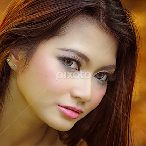 Une by Ahmad Fauzi - People Portraits of Women