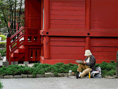 Pintando en el templo de Asakusa