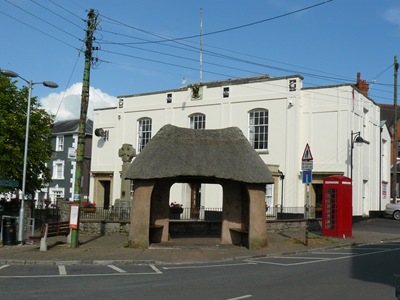 bradninch thatch bus shelter