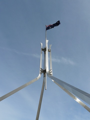 [canberra 001[4].jpg]