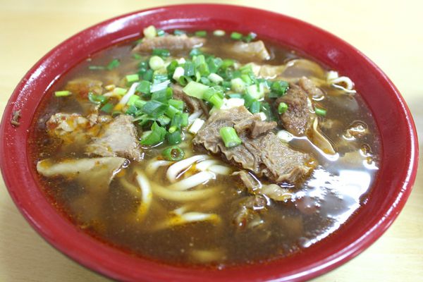 【桃園-張老爹牛肉麵】耗時七小時特製美味湯頭·豬腸冬粉也好好味