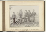 Manschappen, vermoedelijk Boeren, bij een buitgemaakt Engels kanon te Modderspruit