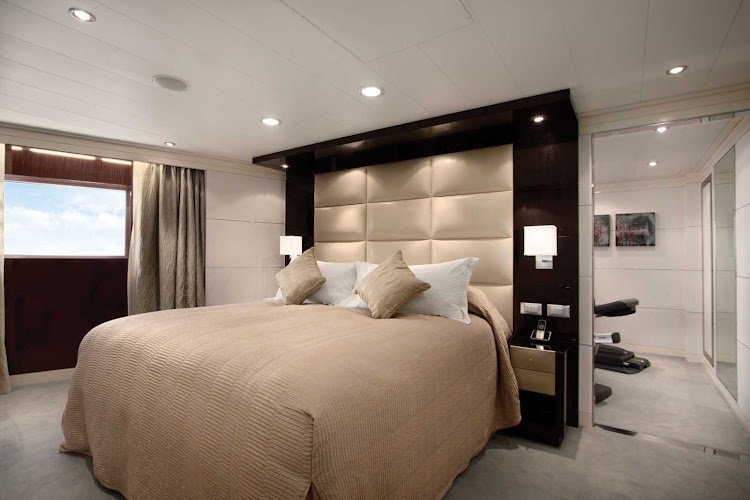 Overlooking the bow of the ship, the Vista Suite is one of Oceania Marina's most popular rooms.