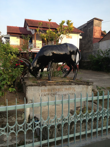 Banteng Dtumpaki Jadoel Statue