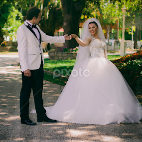 by Ahmet Tarıl - Wedding Bride & Groom