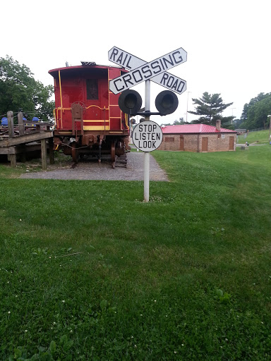 Reading Caboose Railroad Crossing