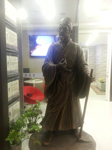 Kin Teck Tong Statue