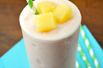 Skinny Pineapple Banana Strawberry Smoothie