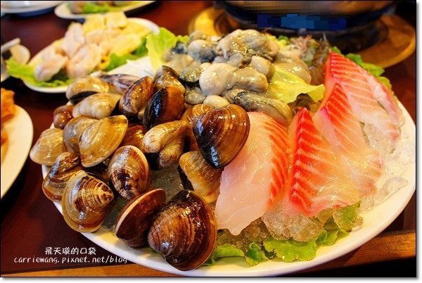 【台中火鍋餐廳】十八梯麻辣鍋。不麻不辣的麻辣火鍋，聽說羅非魚鍋是最推薦的？