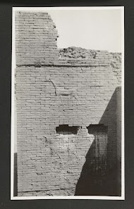 Bakstenen muur met dierlijke figuren te Babylon, Hillah