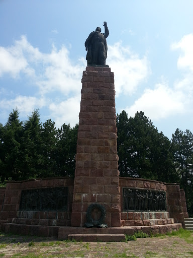 Паметник на загиналите от Омуртагска околия