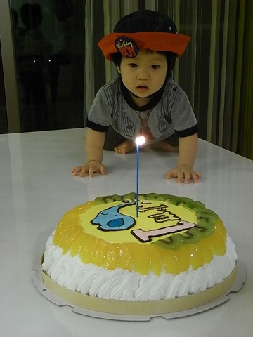 [BD boy and cake[4].jpg]