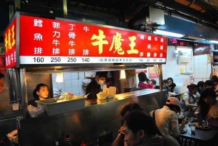 熱呼呼～吃燒騰騰的牛魔王牛排～！！！