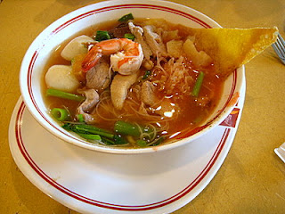 Thai Food Blog: Yen Ta Fo, pink-coloured noodle soup