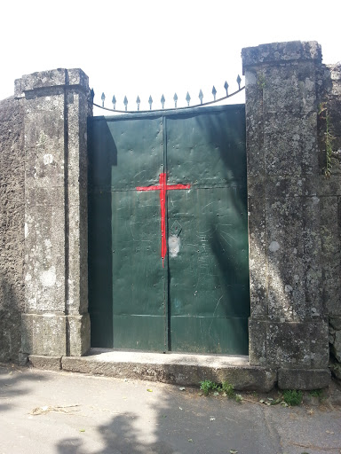 Porta lateral Do Cemitério De Braga