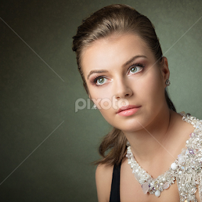 Catalina by Cristina Garganciuc - People Fashion