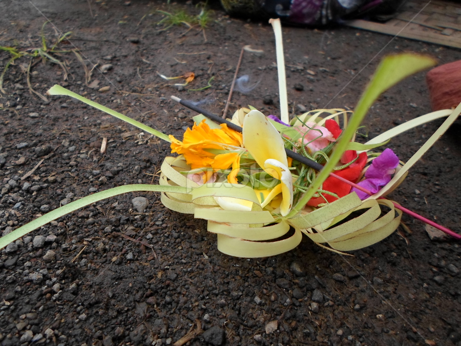 canang sari dan dupa by Gde Pasek Sudiyono - Artistic Objects Antiques