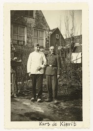 Wehrmacht soldaat met Nederlandse man