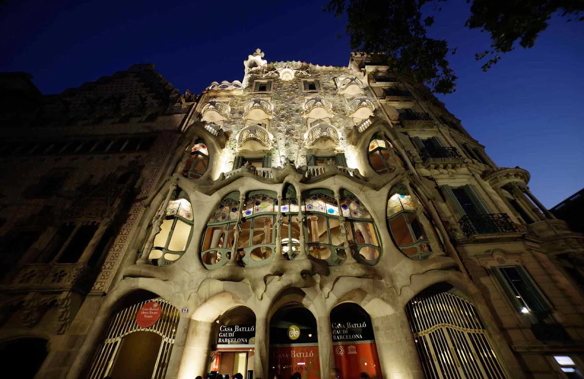 Casa-Batllo-Barcelona-at-night - Casa Batlló in the heart of Barcelona is one of the most famous art buildings in Spain. 