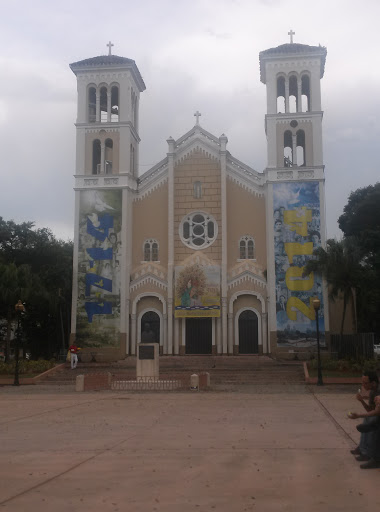 Plaza del Padre Eliseo Castano