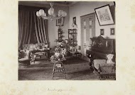 Gemeubileerde ontvangstkamer in het huis in Hong Kong