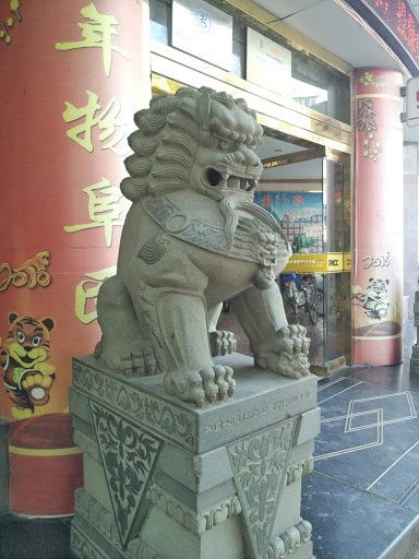 中国人保狮子像