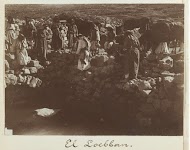 Mensen en dieren bij de waterbron bij Al-Lubban