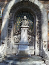 Statuie George Duca