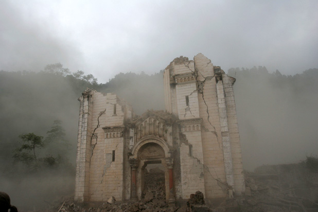 wedding planning during China Earth Quake, its a nice photography taken during wedding time 