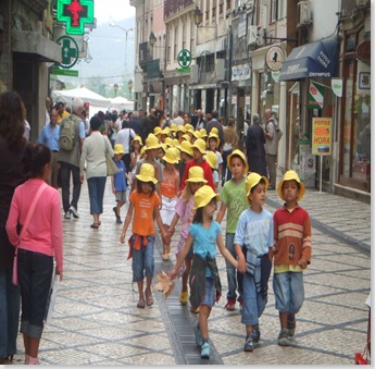 gita scolastica per le strade di Coimbra