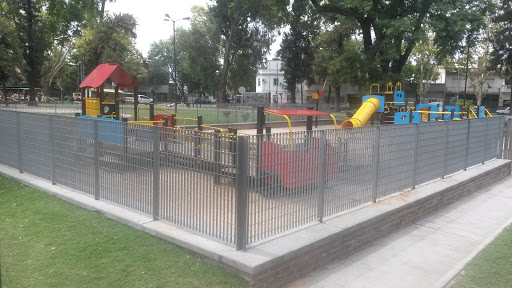 Plaza De Juegos Infantiles