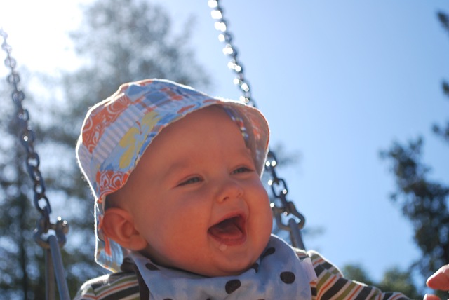 [2008-10-05 Myron's First Swing Ride 004[3].jpg]