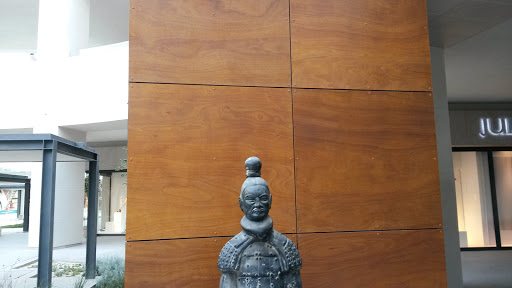 Estatua Asiática