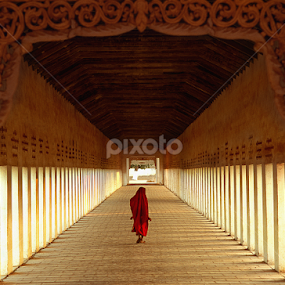 the corridor... by Roberto Nencini - Buildings & Architecture Architectural Detail