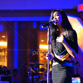 Viera 02 by Rendra Suryansyah Pakaya - People Musicians & Entertainers