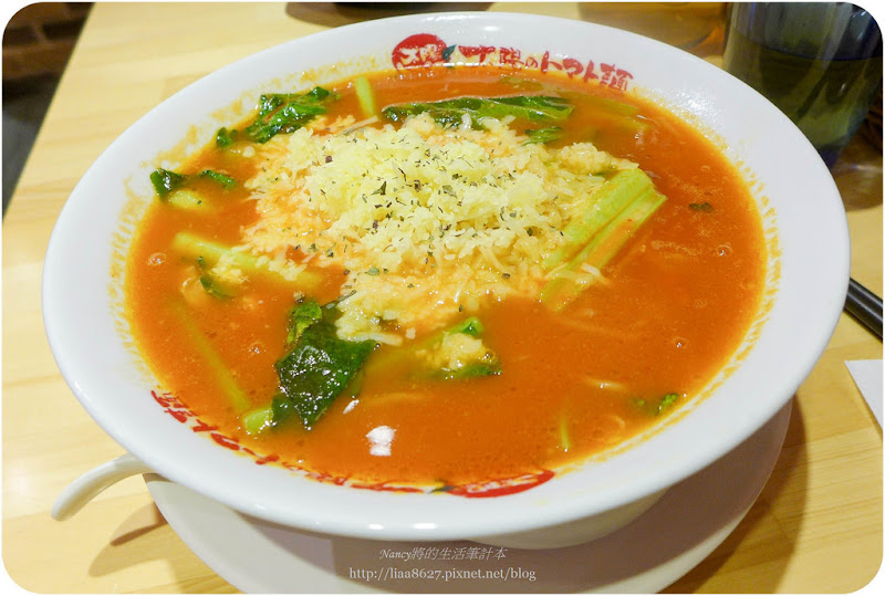 (市府捷運站)太陽蕃茄拉麵(太陽のトマト麺 )誠品信義店,蕃茄湯底加上起司有吃PIZZA的FU~
