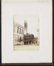 Exterieur van de Heilig Bloedbasiliek en een aanbouw in Brugge