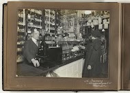 Interieur van de drogisterij van M. Reemers, Nassaustraat 15, Haarlem