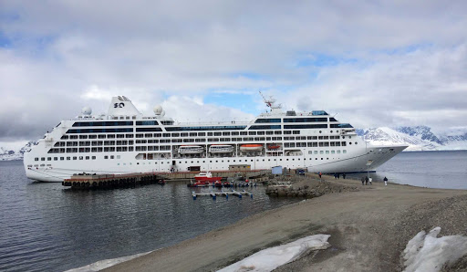 Ocean-Princess at-Ny-AleSund-Norway - Ocean Princess at Ny-Ålesund, Norway.