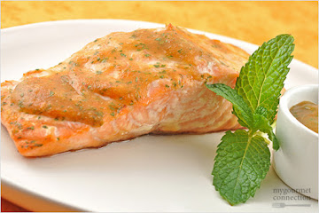 Grilled Salmon with Mango Barbecue Sauce