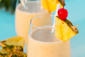 Pina Colada Oat Breakfast Smoothies