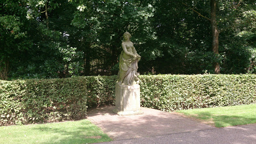 Statue of a Lady at Jachthuis Sint Hubertus