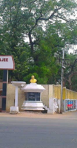 Dargaji Hirajee Statue