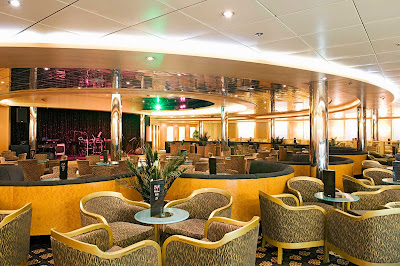 A prime gathering spot on MSC Armonia, the Armonia lounge offers a pleasant atmosphere and well-stocked bar. 